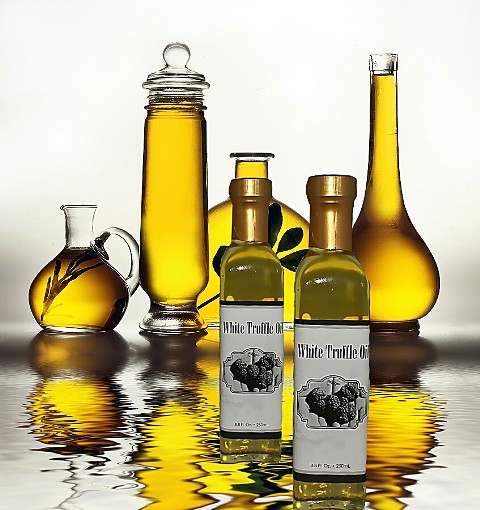 White truffle-flavoured oil (tuber magnatum Pico) bottle 250ml